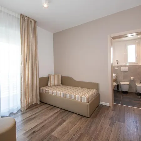 Mayer Hotel 3*